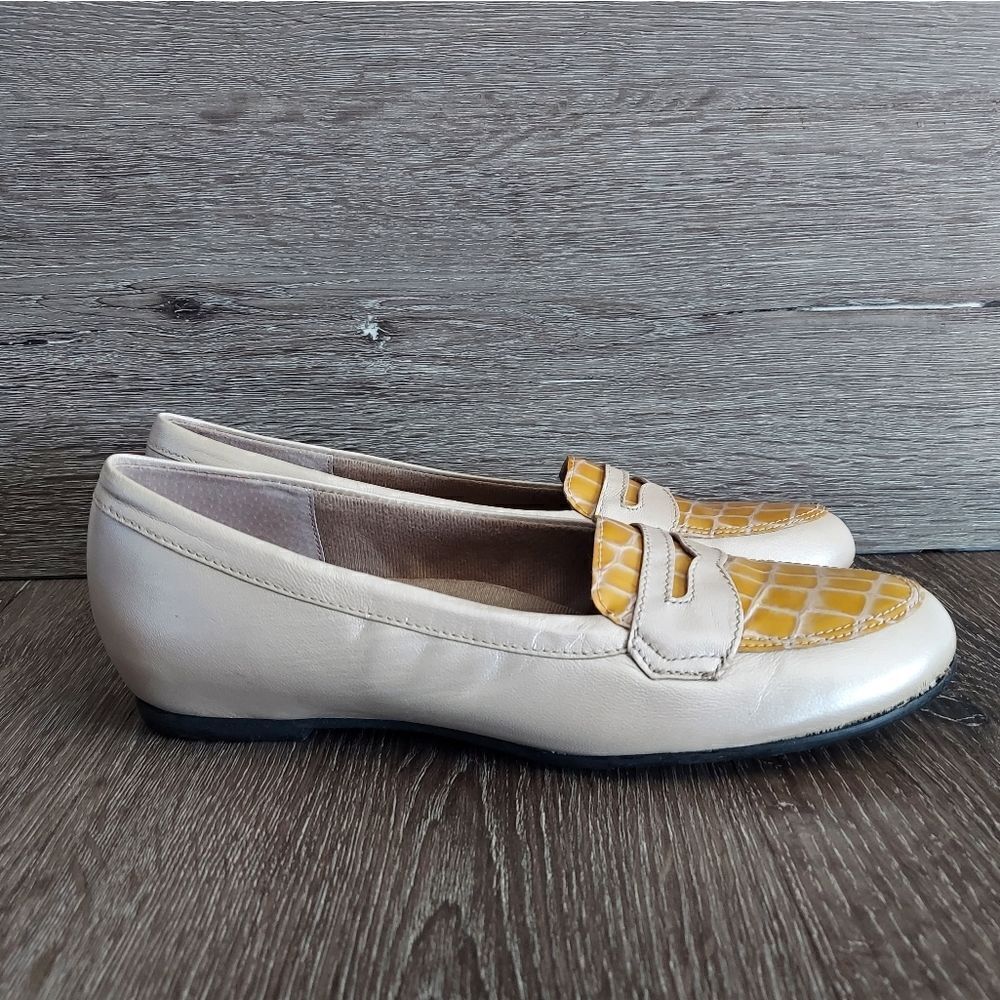 MUNRO American Carrie Pearl Leather Yellow Vamp Loafer Women's Size 8N